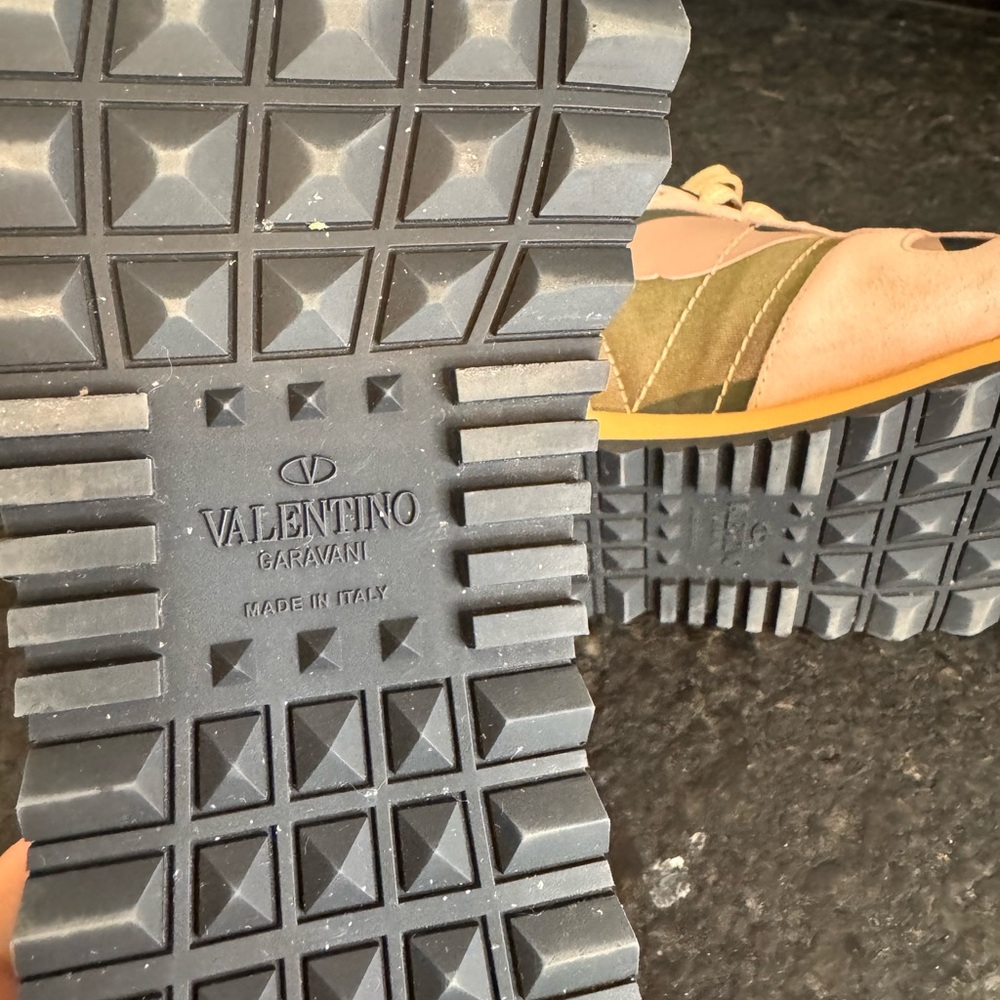 Valentino Garavani Rockrunner Sneakers - Picture 14 of 14